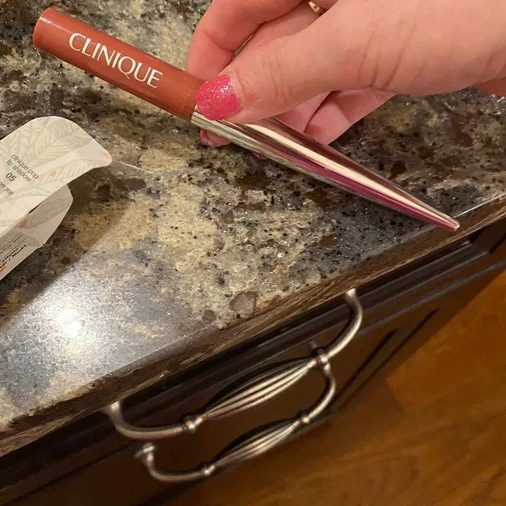 Clinique lip shadow